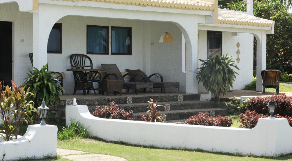 Casa Del Mar Beach Resort San Remigio  Esterno foto